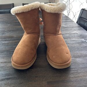 UGG BAILEY BOW II WOMEN’S 7M